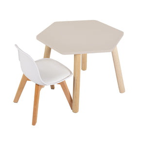 mesa y silla niña pequeña