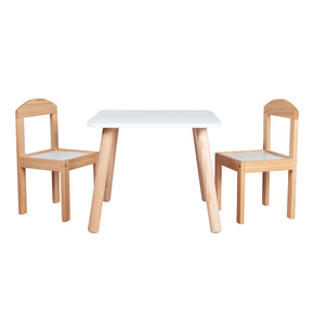 sillas y mesa para niños pequeños