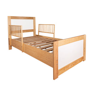 cama de madera con barandales